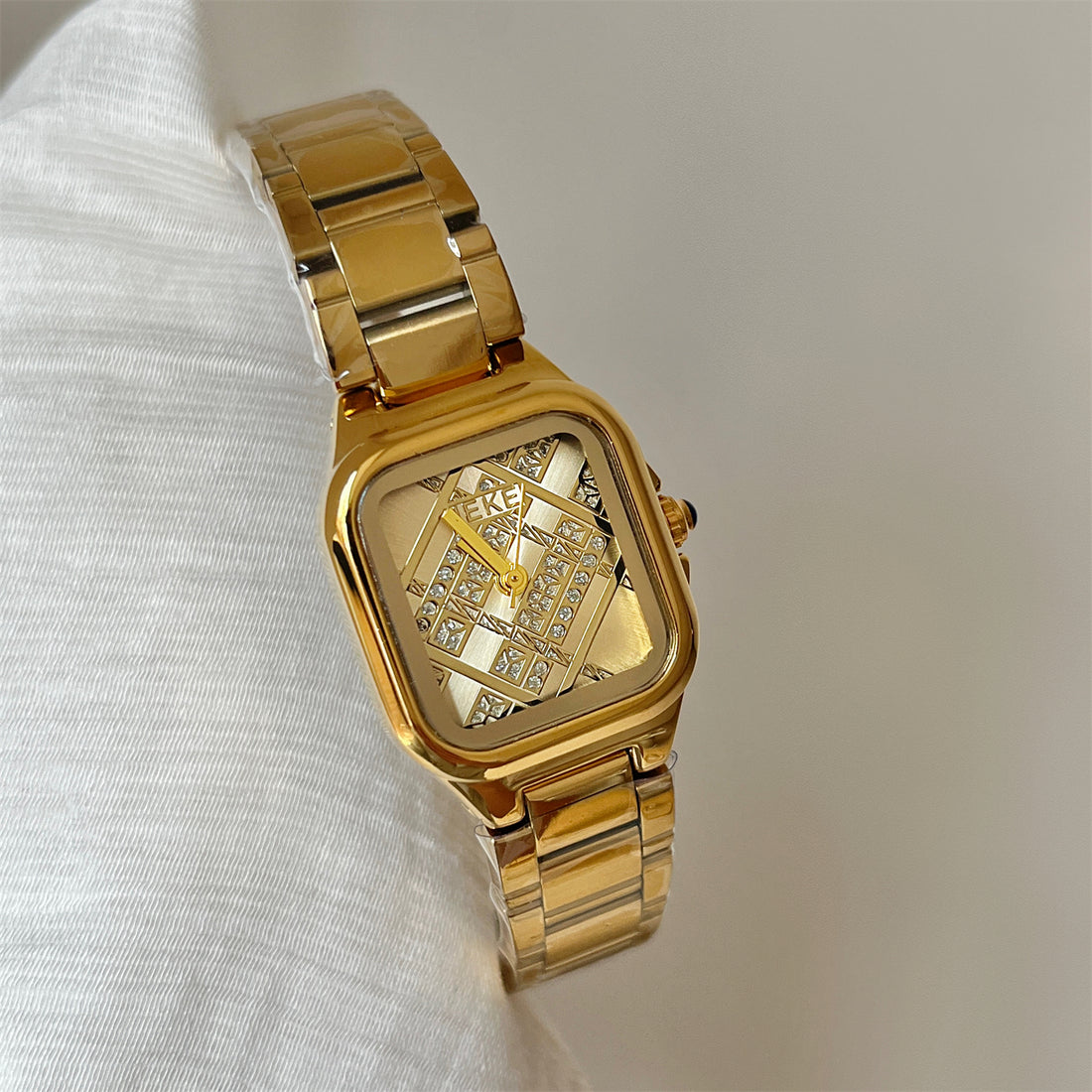 Sakura Diamond Sugar Cube Watch [SSP9TVO7]