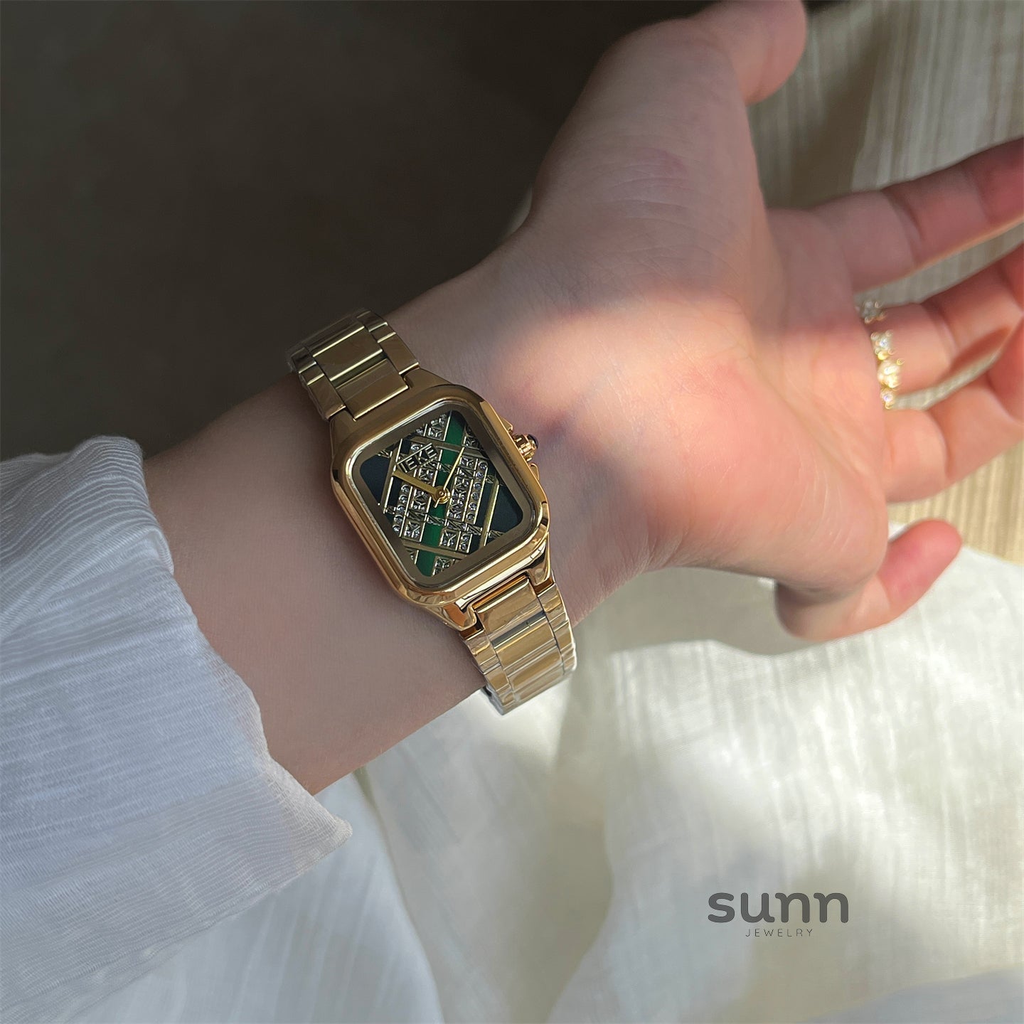 Sakura Diamond Sugar Cube Watch [27DTHFF1]