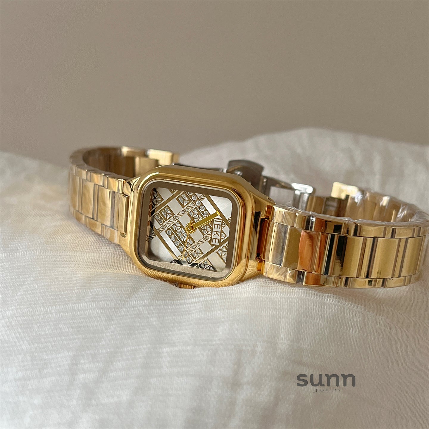 Sakura Diamond Sugar Cube Watch [0IFB2R8O]