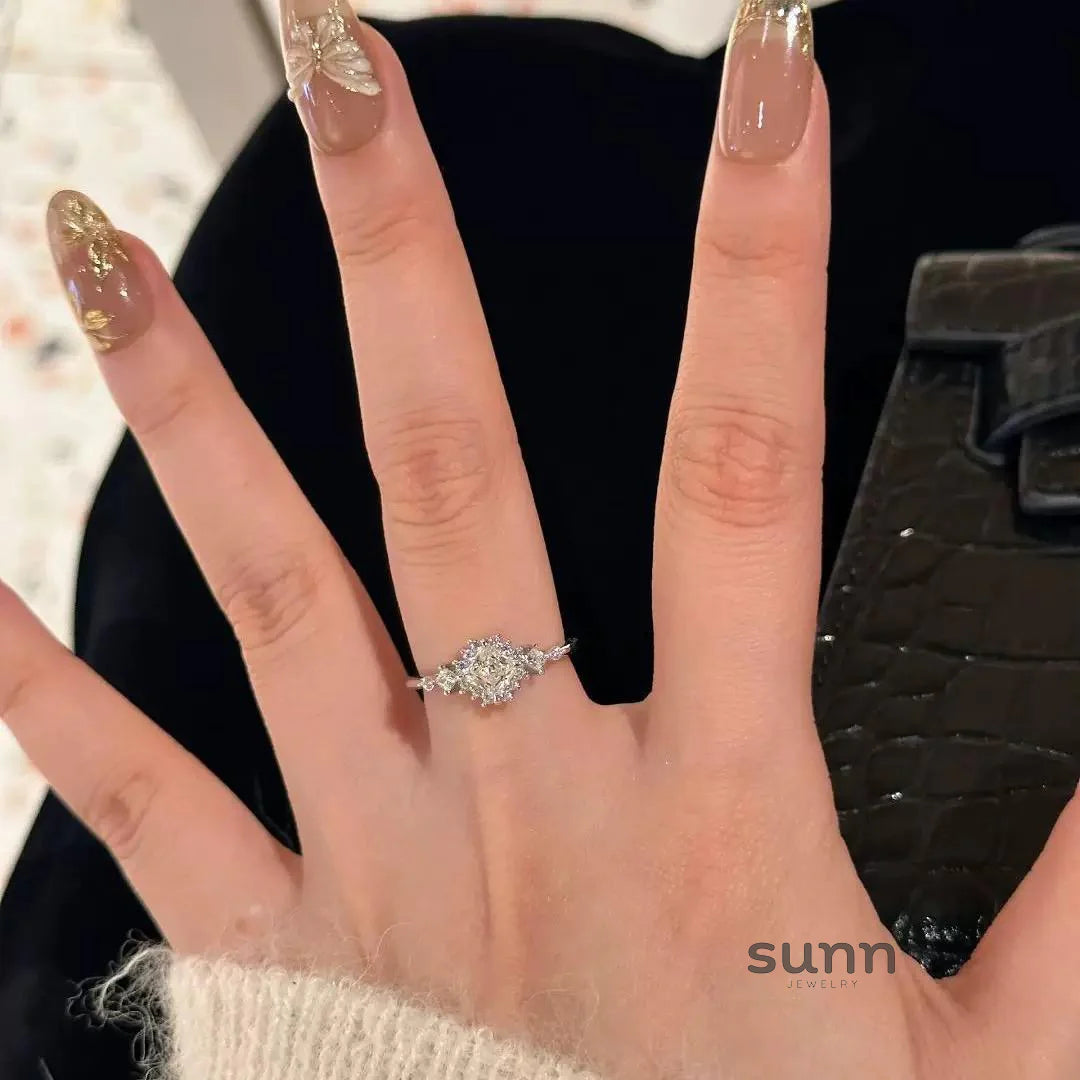 Salena Sparkling Snowflake Ring