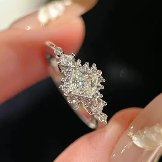 Salena Sparkling Snowflake Ring