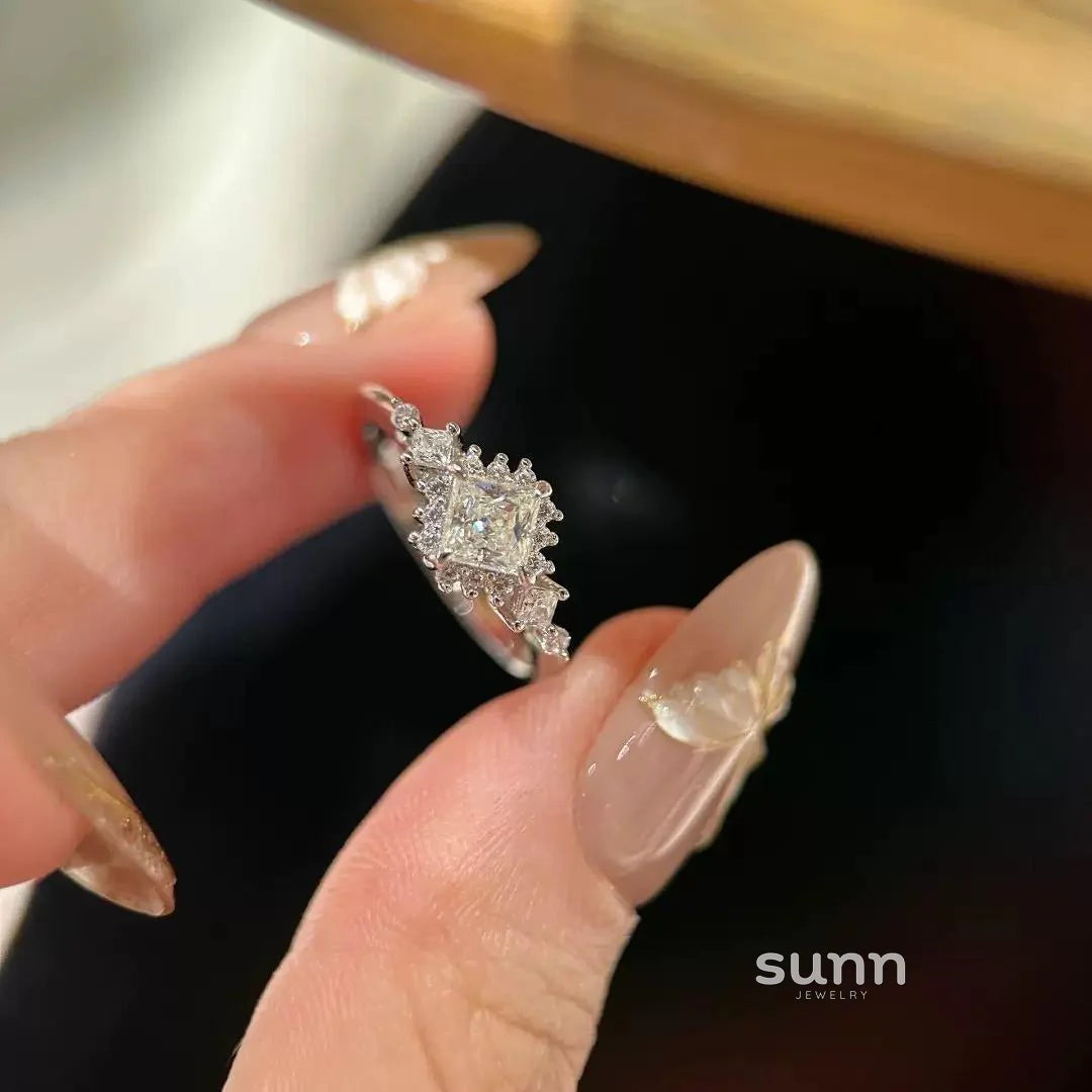 Salena Sparkling Snowflake Ring