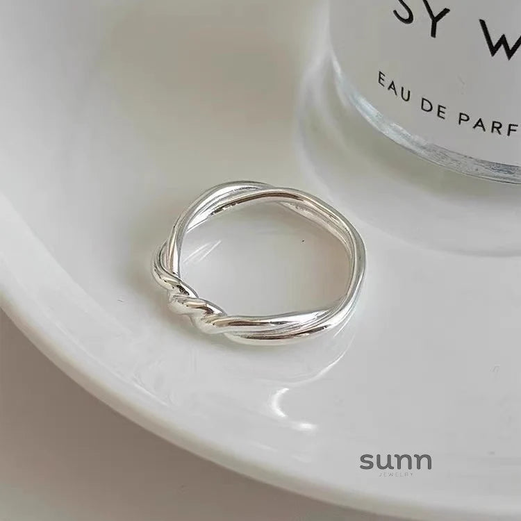 Salina Intertwined Band Ring