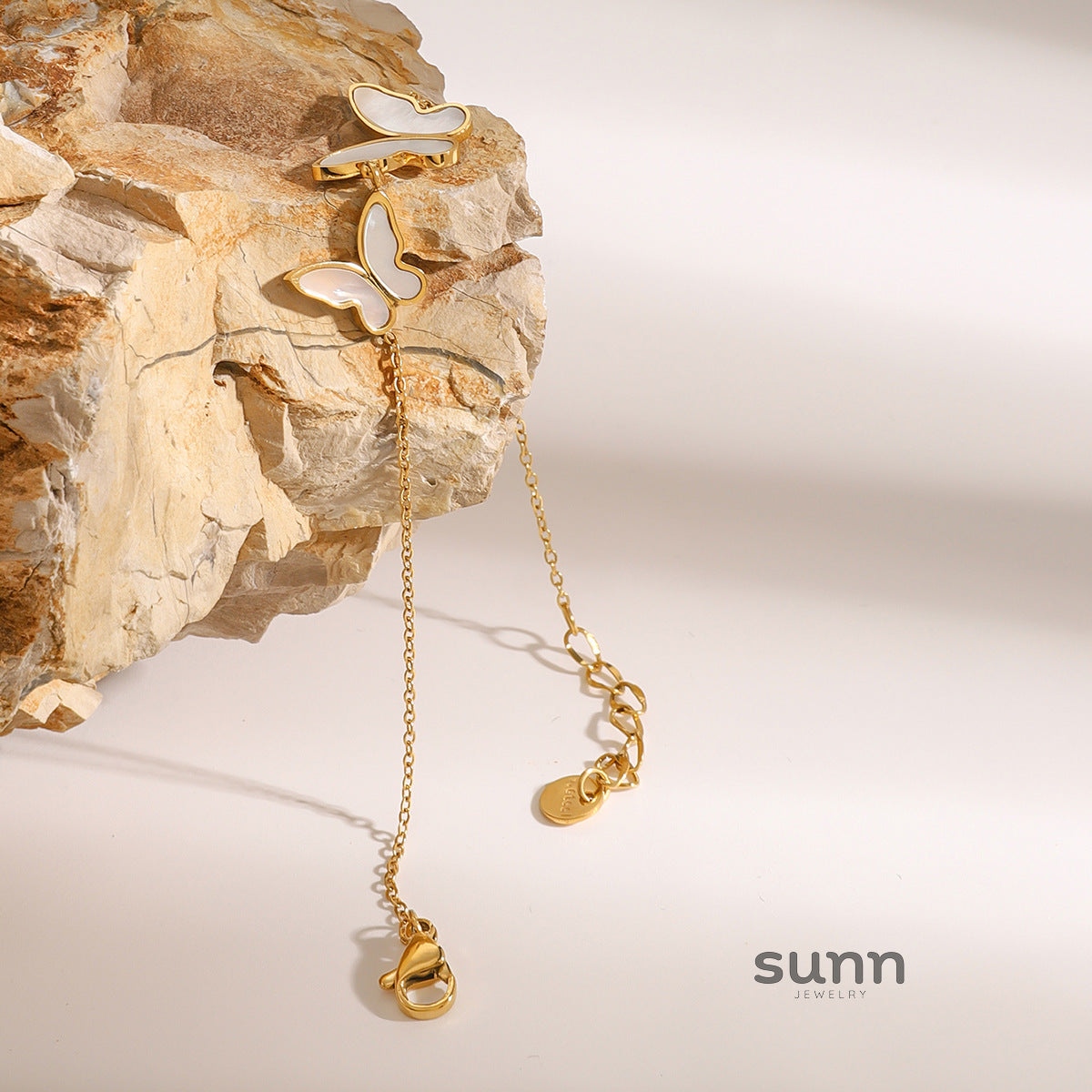 Samantha Gold Butterfly Bracelet [6C08Y6C2]
