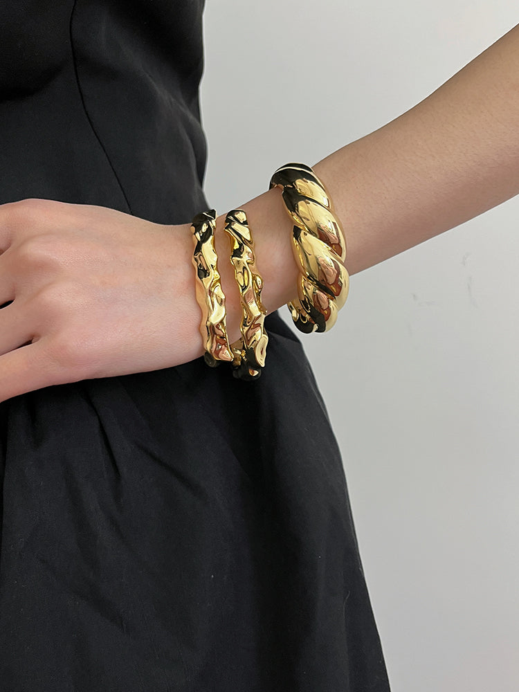 Samanvi Sculpted Cuff Bracelet [HKNZ9206]