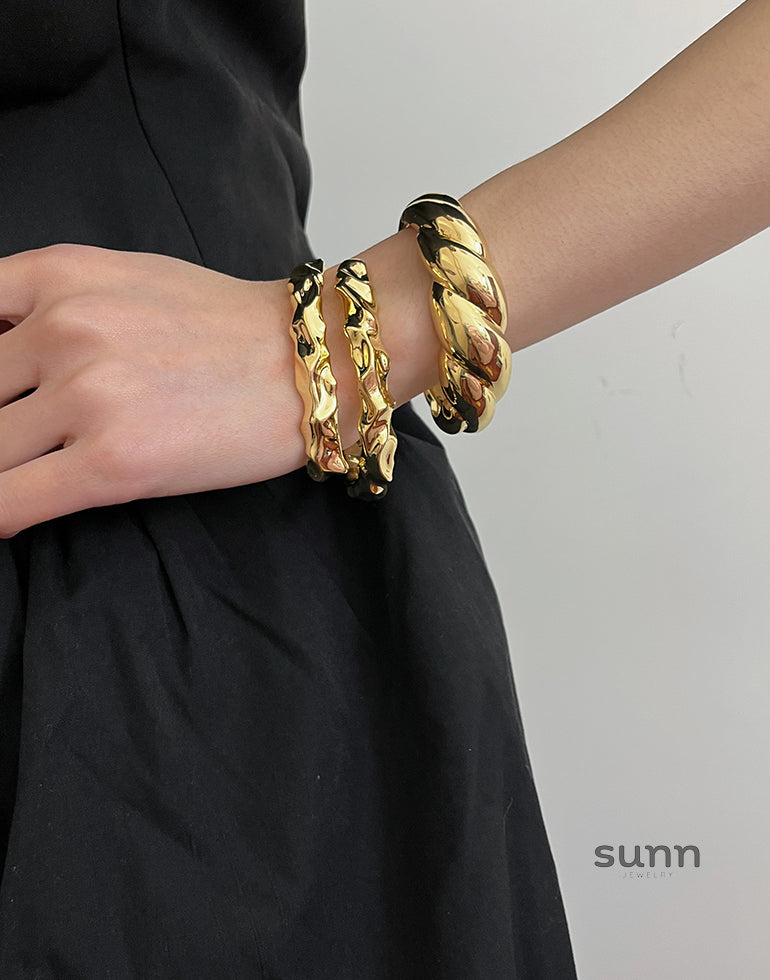 Samanvi Sculpted Cuff Bracelet [K8IN1NTC]