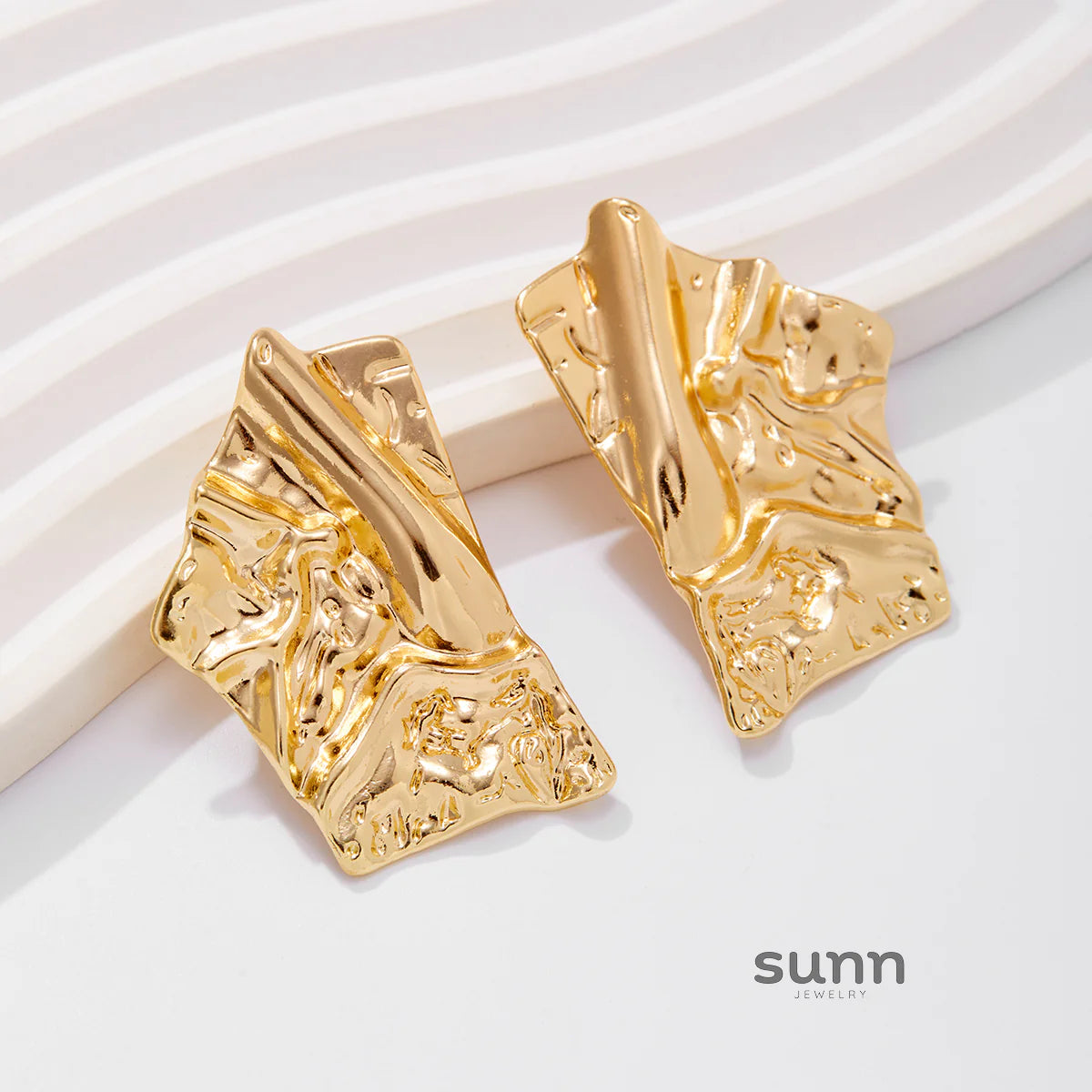 Samanvi Sculptural Stud Earrings