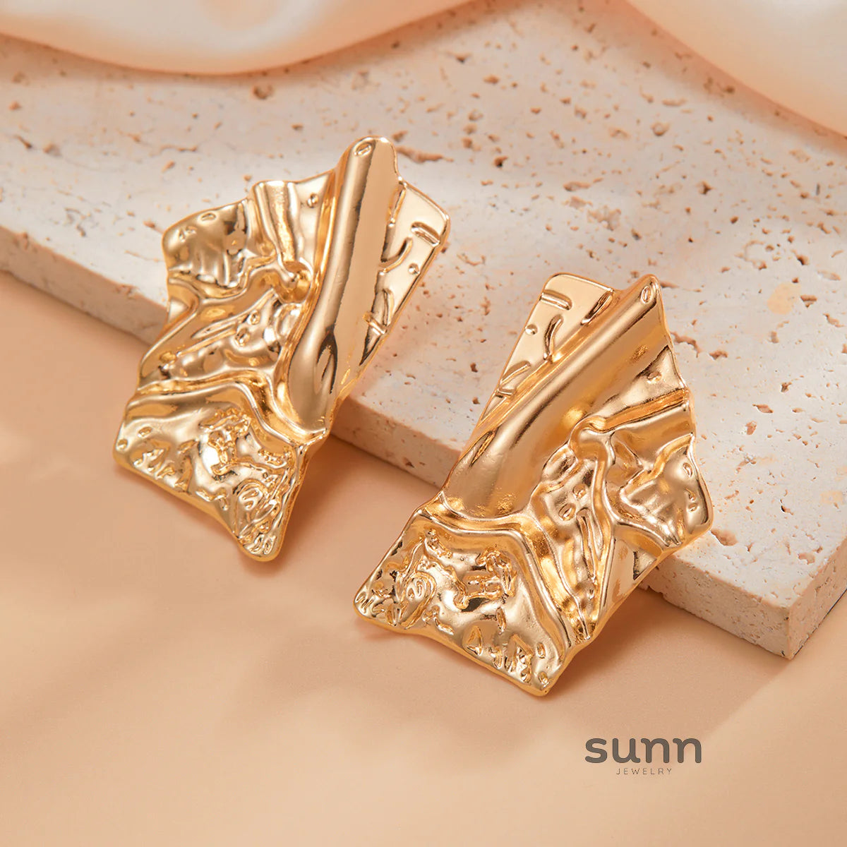 Samanvi Sculptural Stud Earrings