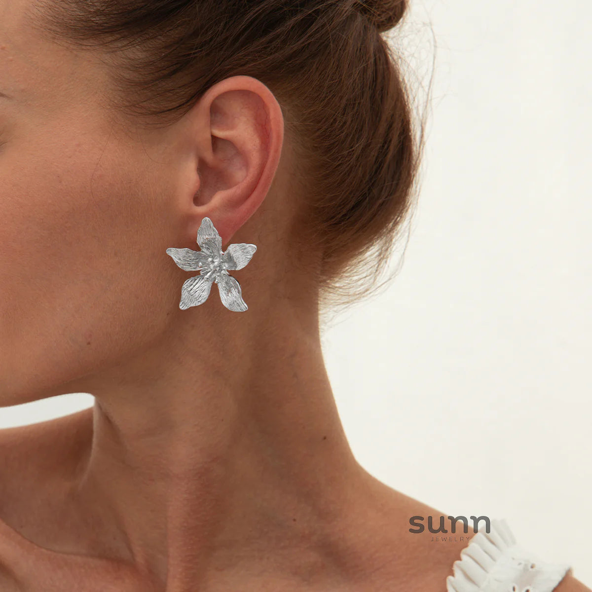 Samanvi Sculptural Stud Earrings
