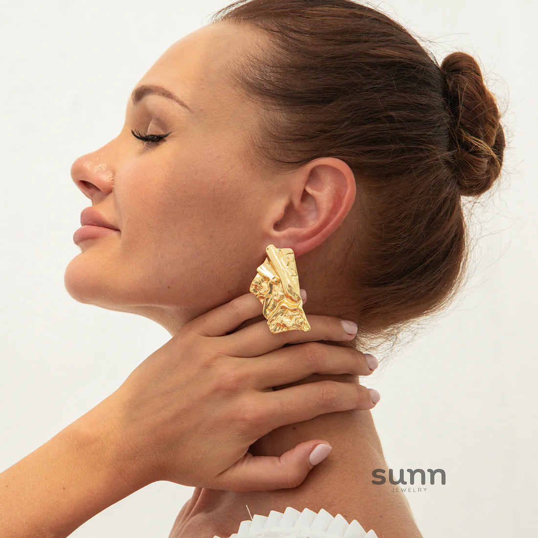 Samanvi Sculptural Stud Earrings