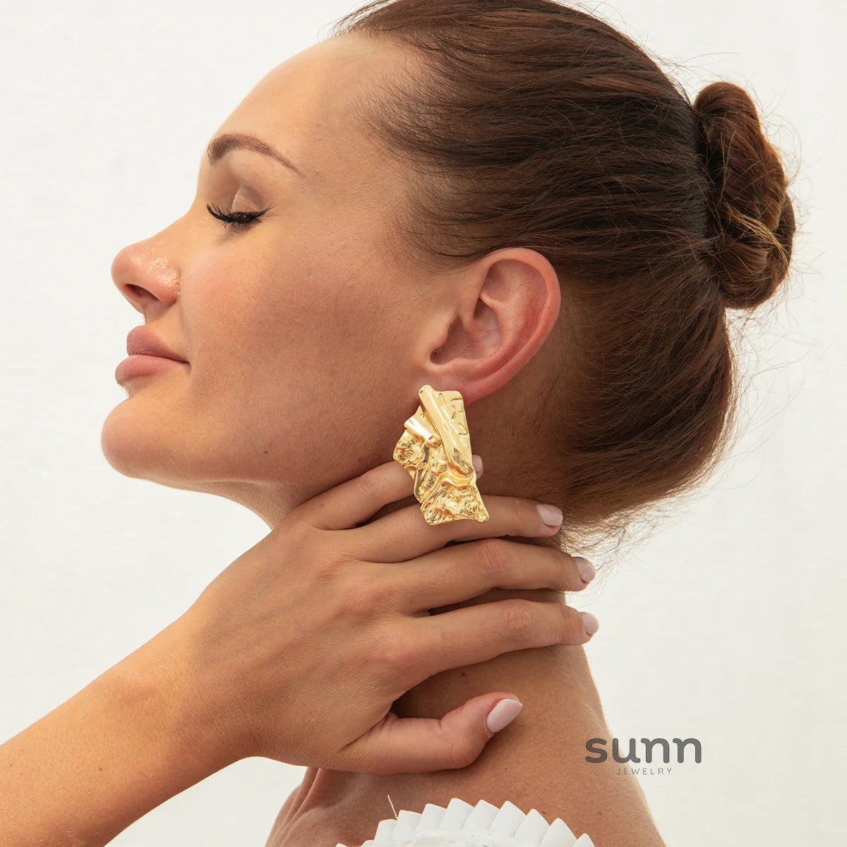 Samanvi Sculptural Stud Earrings