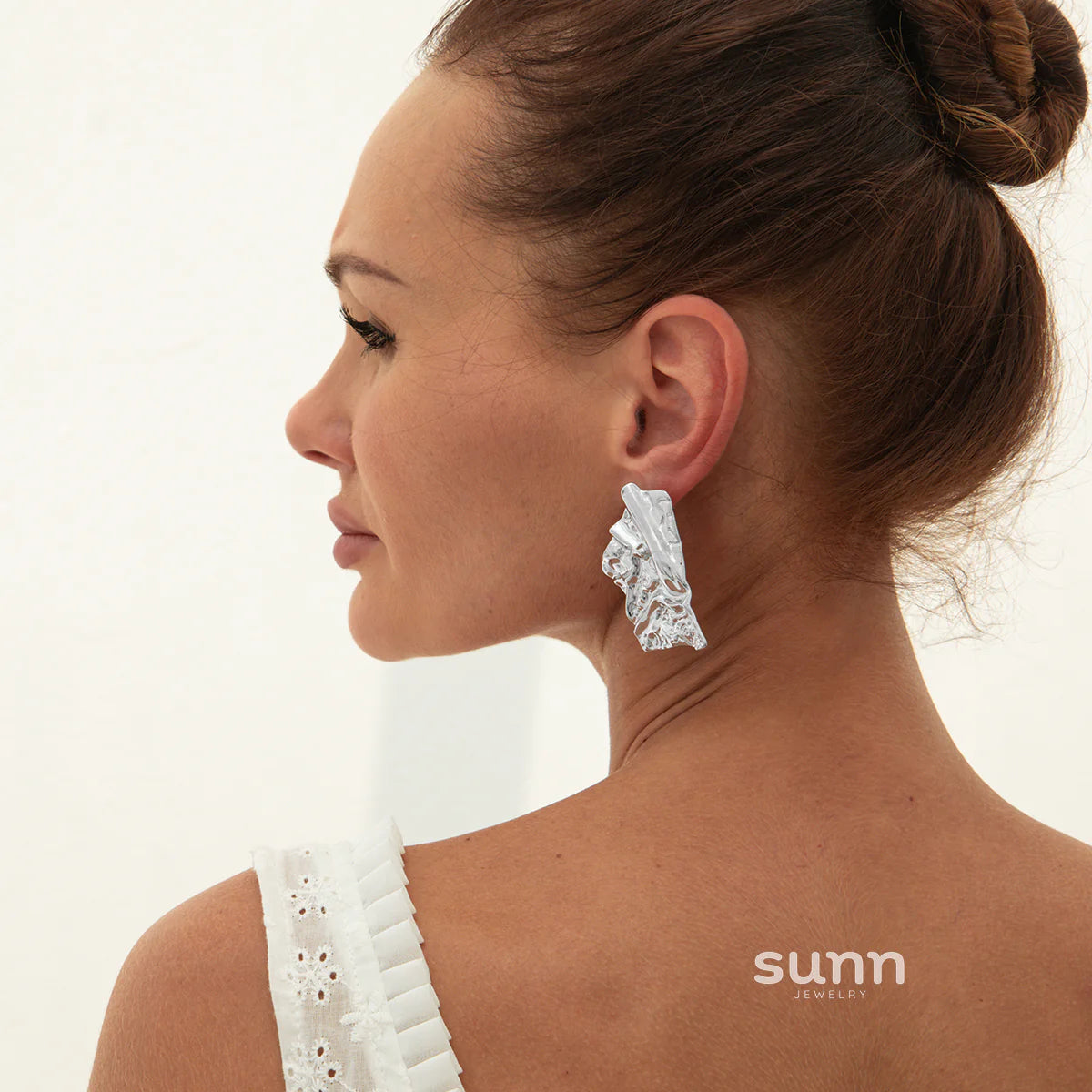 Samanvi Sculptural Stud Earrings