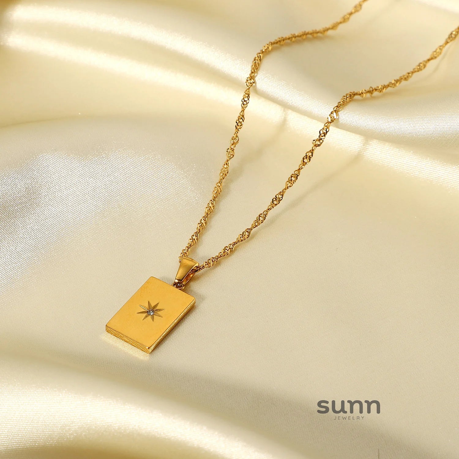 Samara Gilded Starburst Necklace