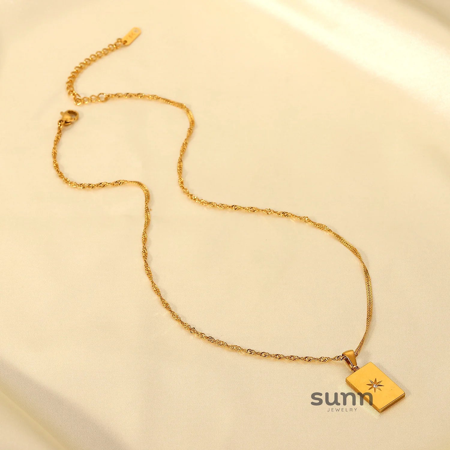 Samara Gilded Starburst Necklace