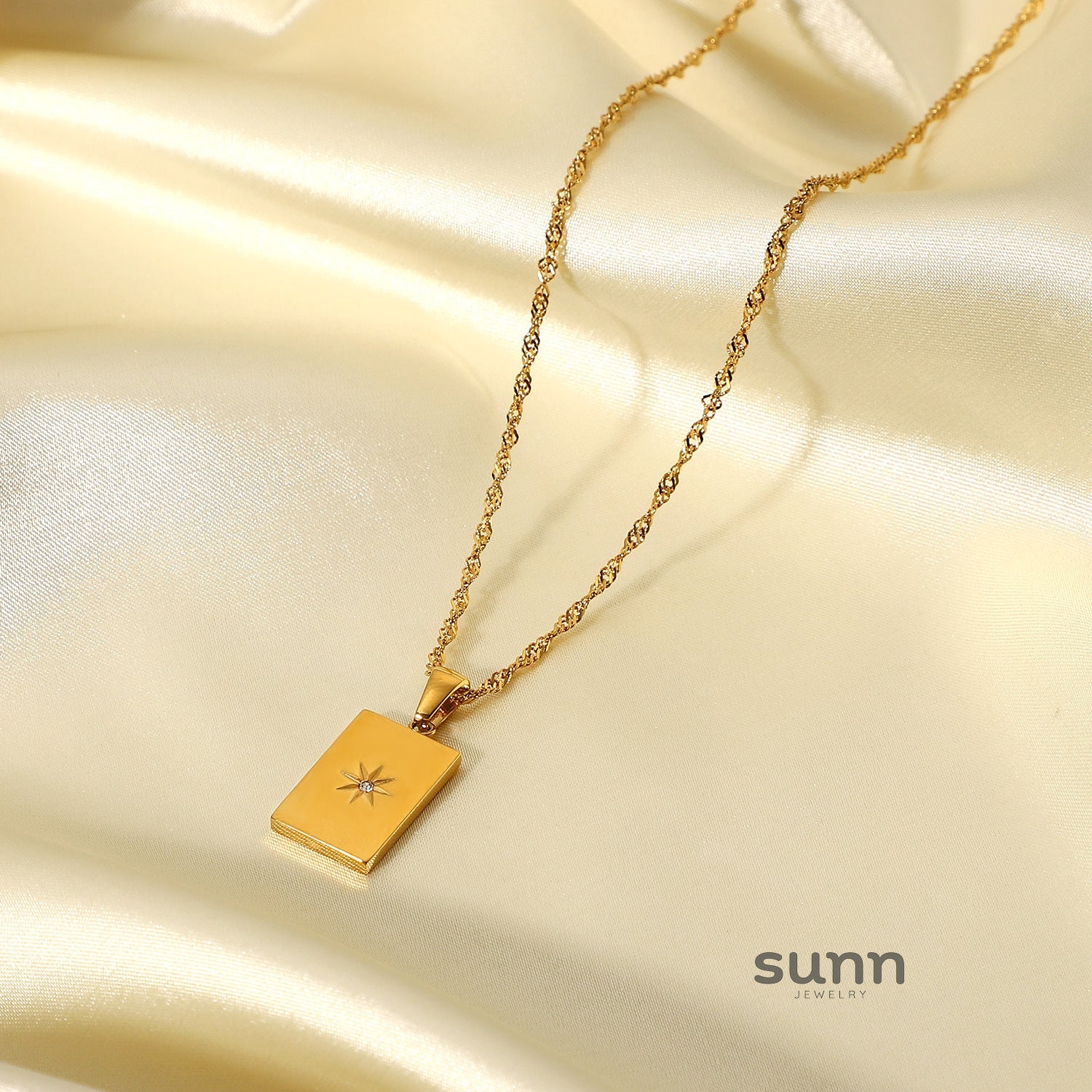 Samara Gilded Starburst Necklace