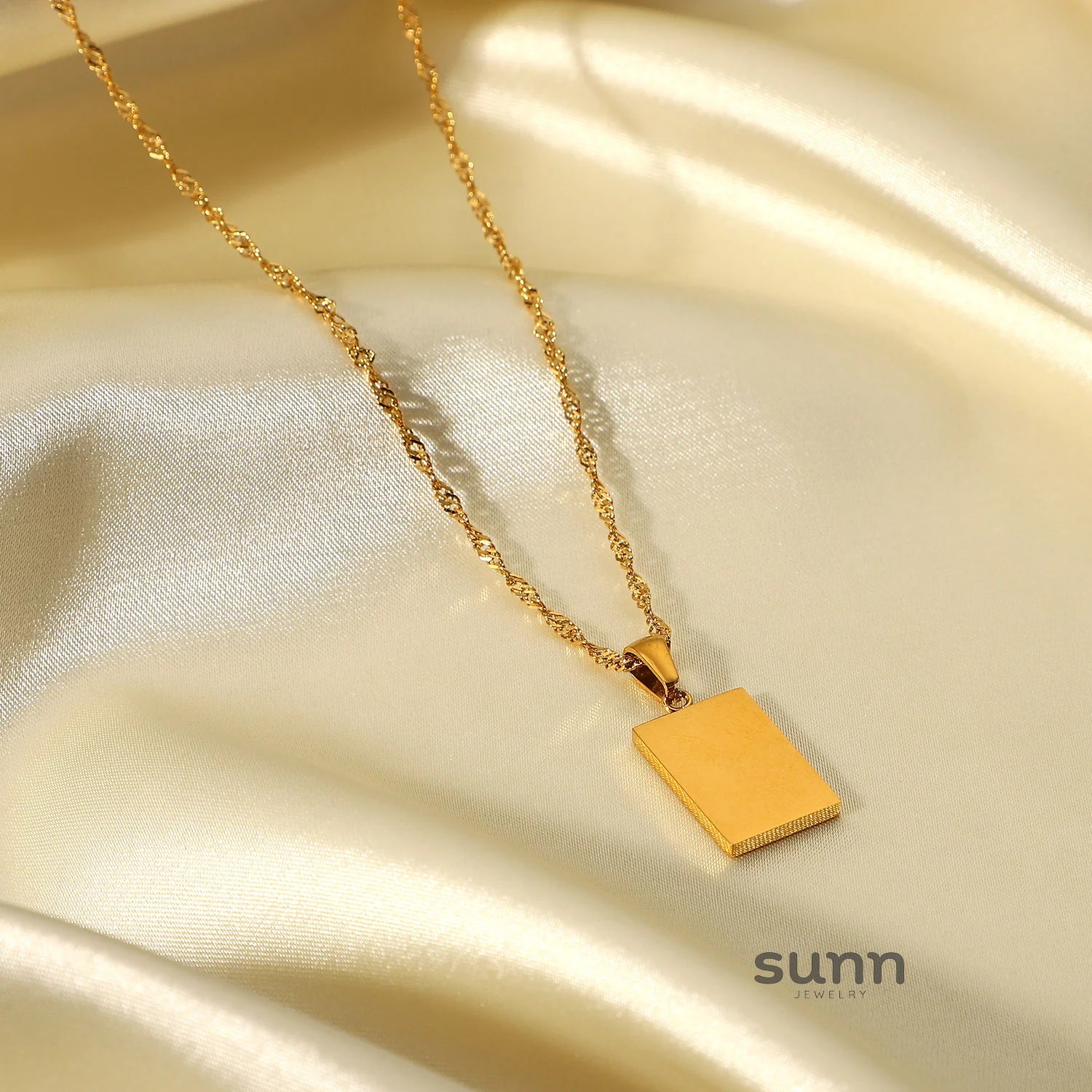 Samara Gilded Starburst Necklace