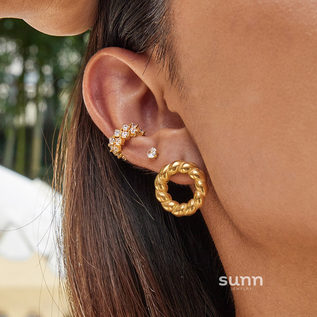 Samara Modern Hoop Earrings [BW4FXL3U]