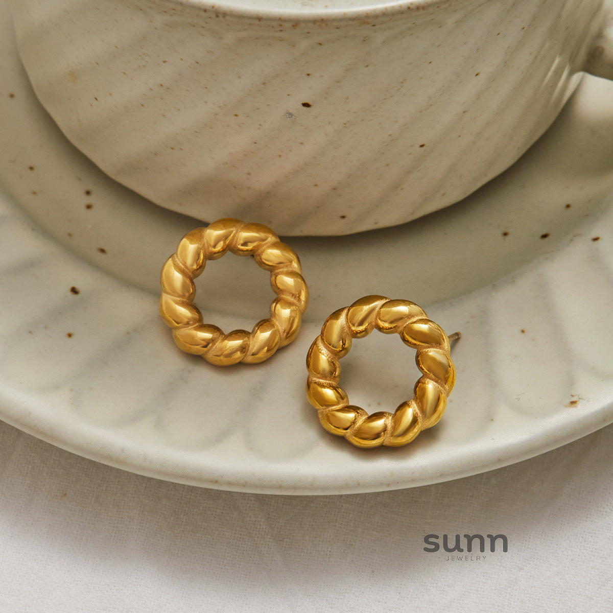 Samara Modern Hoop Earrings [Q8YSCGCB]