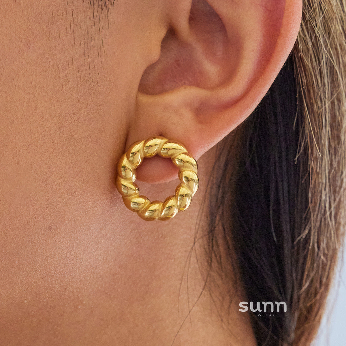 Samara Modern Hoop Earrings [MIS00S1Q]