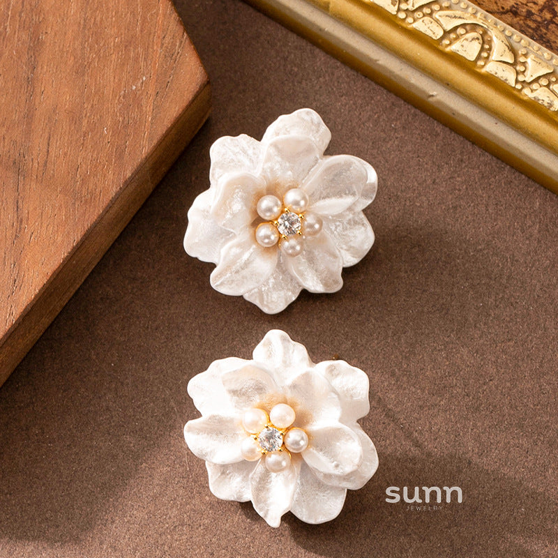 Samirah Diamond Pearl Floral Earrings [BCDQUGGK]