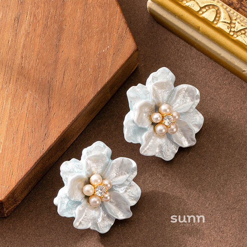 Samirah Diamond Pearl Floral Earrings [9UQL38PN]