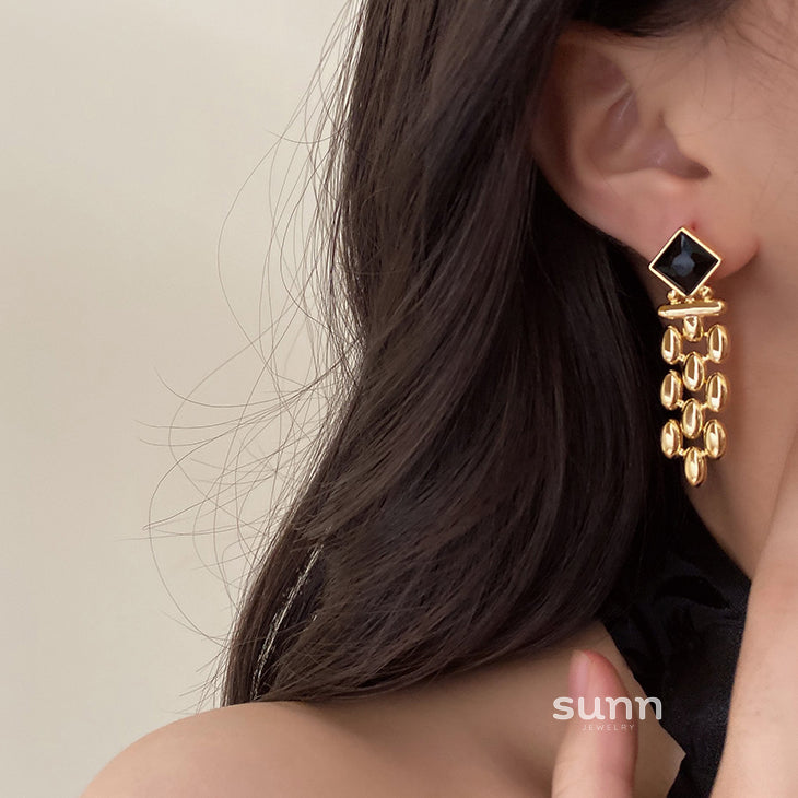 Samiya Gold Plated Black Gemstone Statement Earrings [VBR6RO2C]