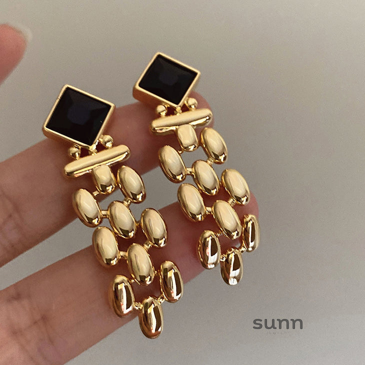 Samiya Gold Plated Black Gemstone Statement Earrings [GF8SYK7O]
