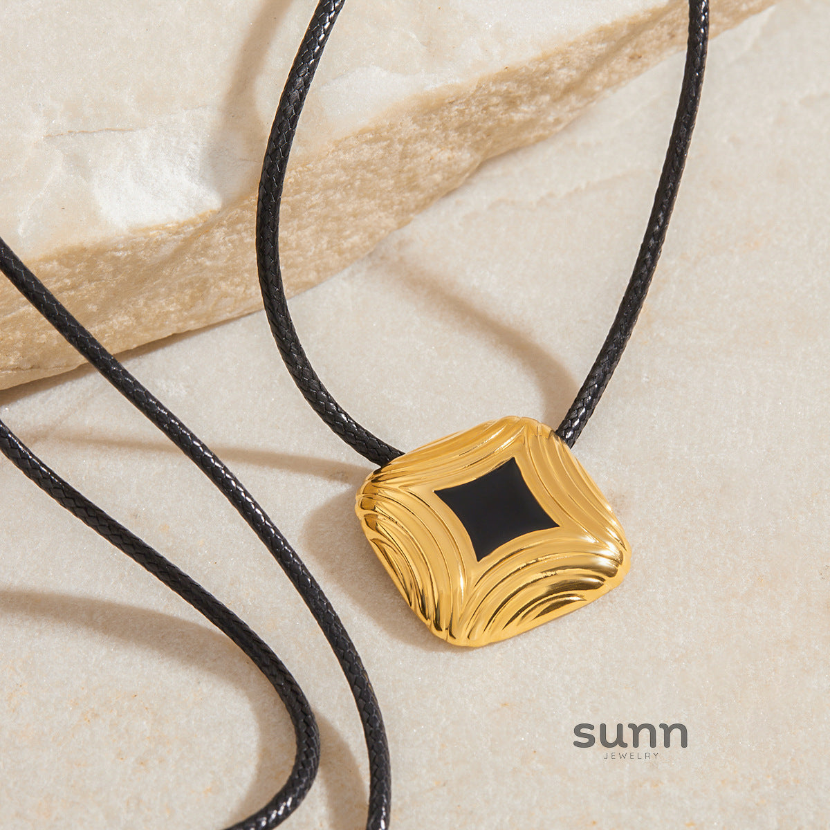 Samyiah Luxe Square Necklace [4DJI0299]