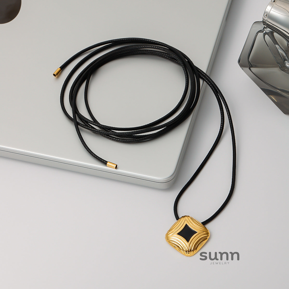 Samyiah Luxe Square Necklace [E8NTYXJD]