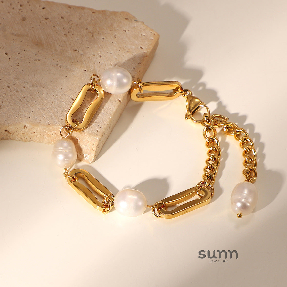 Sanvi Layered Pearl Bracelets [D1VFDXIZ]