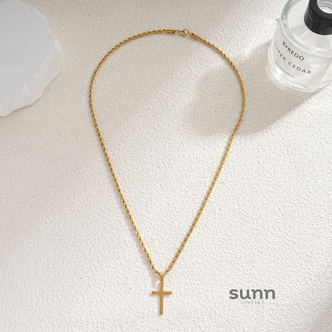 Sanvi Twist Chain Cross Necklace [JEXNC3J4]