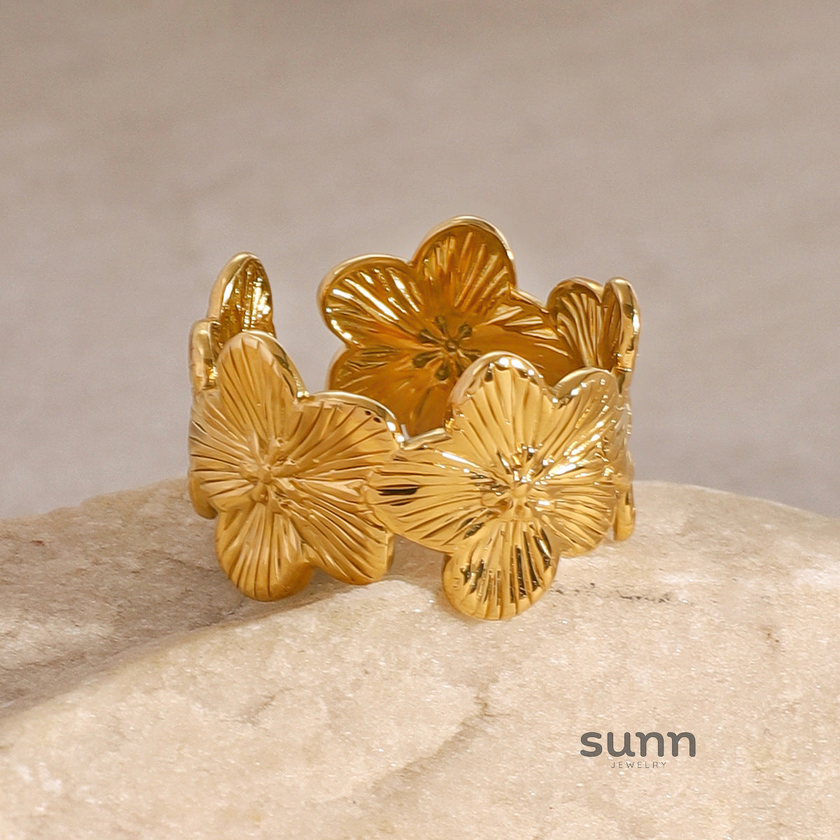 Saoirse Blossom Bracelet Ring Set [JVTRX2Y5]