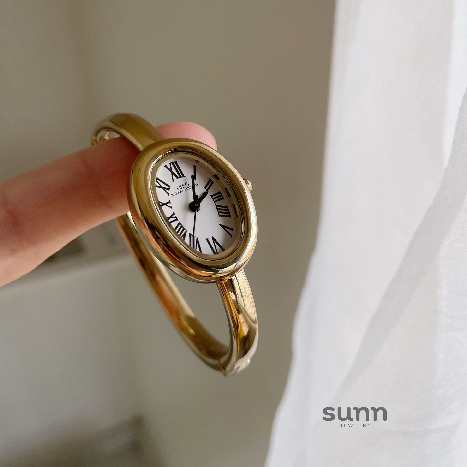 Saoirse Oval Bracelet Watch [9VXRU37C]