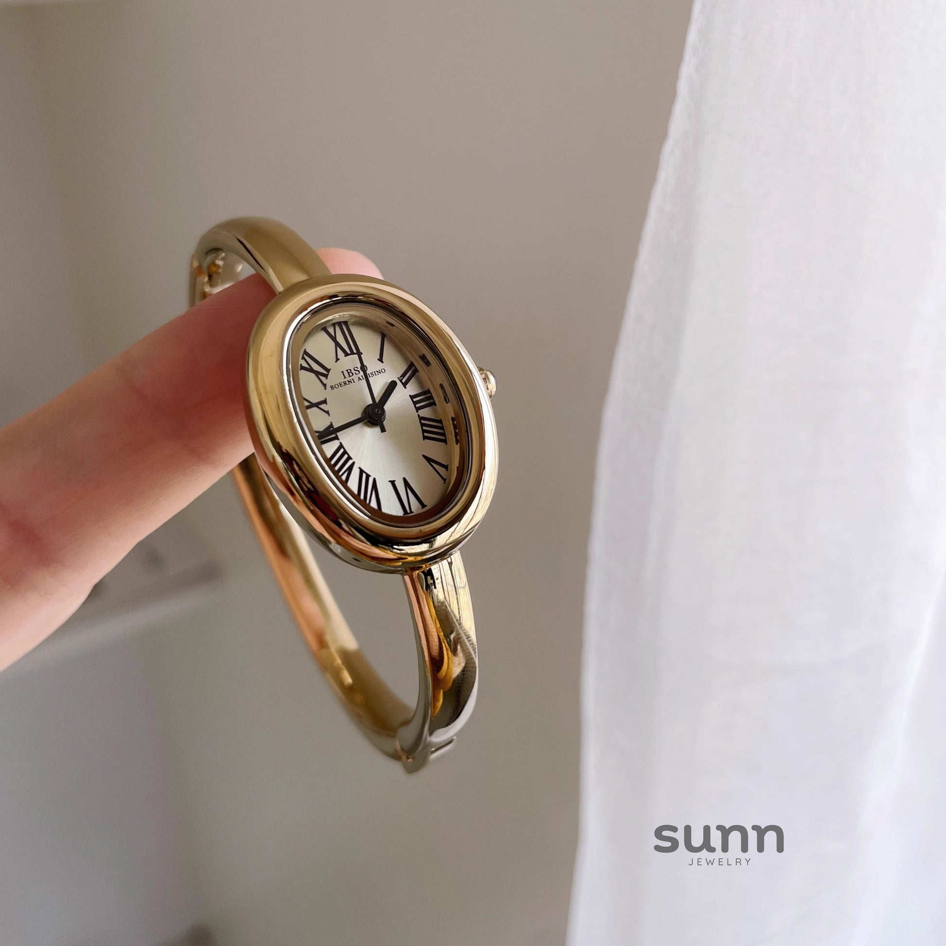 Saoirse Oval Bracelet Watch [ALO76DF2]