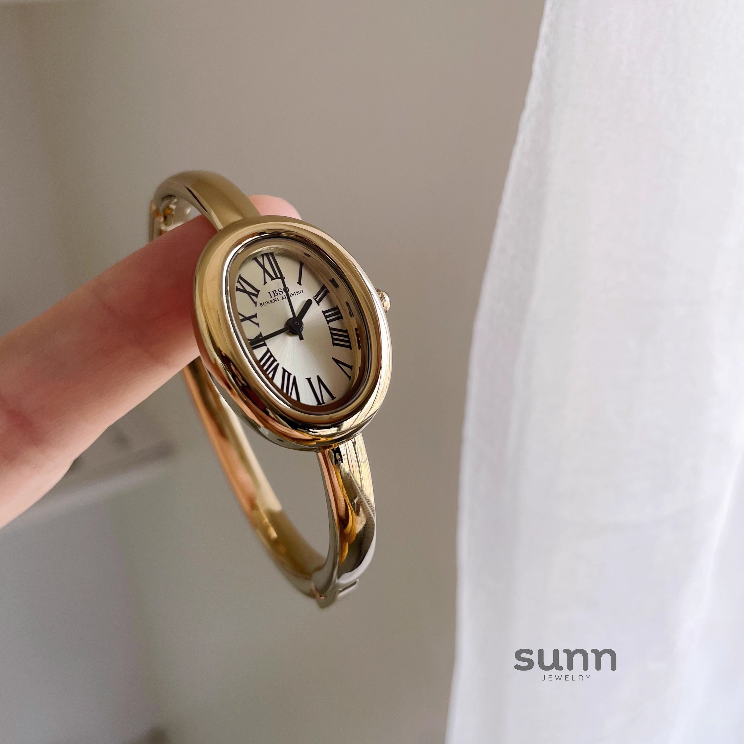 Saoirse Oval Bracelet Watch [ALO76DF2]
