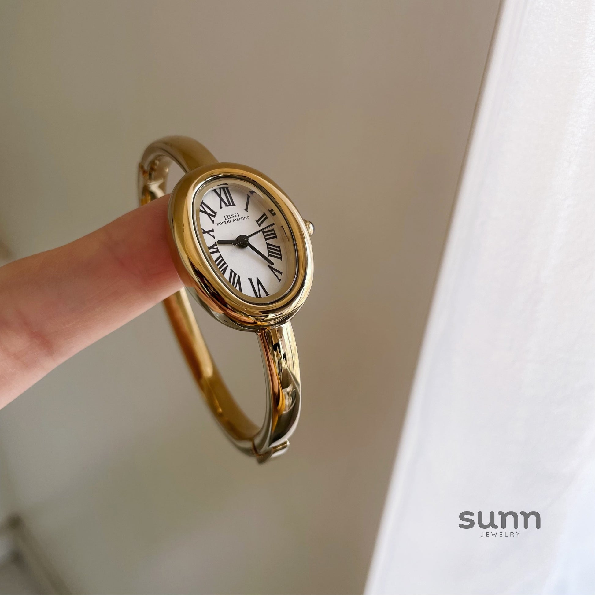 Saoirse Oval Bracelet Watch [O37B207J]