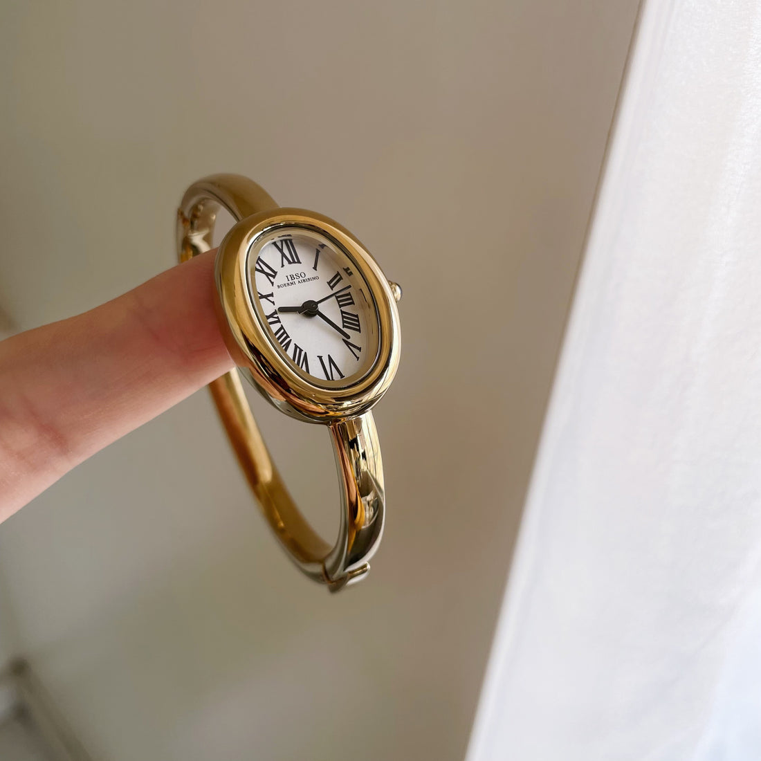 Saoirse Oval Bracelet Watch [6VO7YM78]