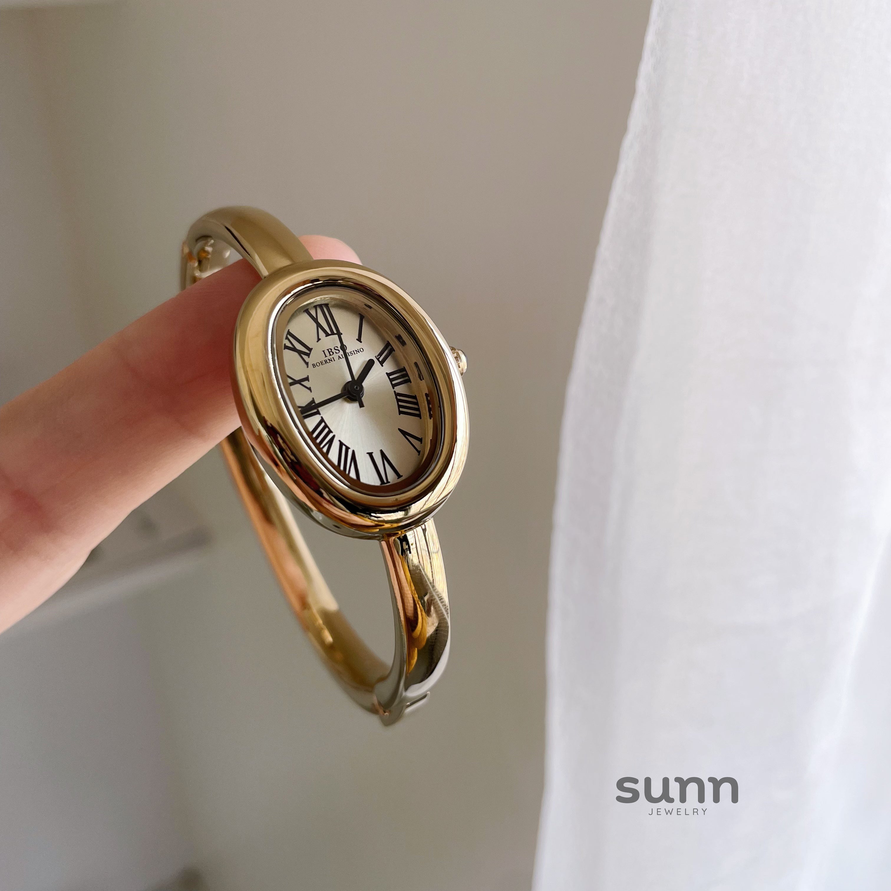 Saoirse Oval Bracelet Watch [F5YK2I35]