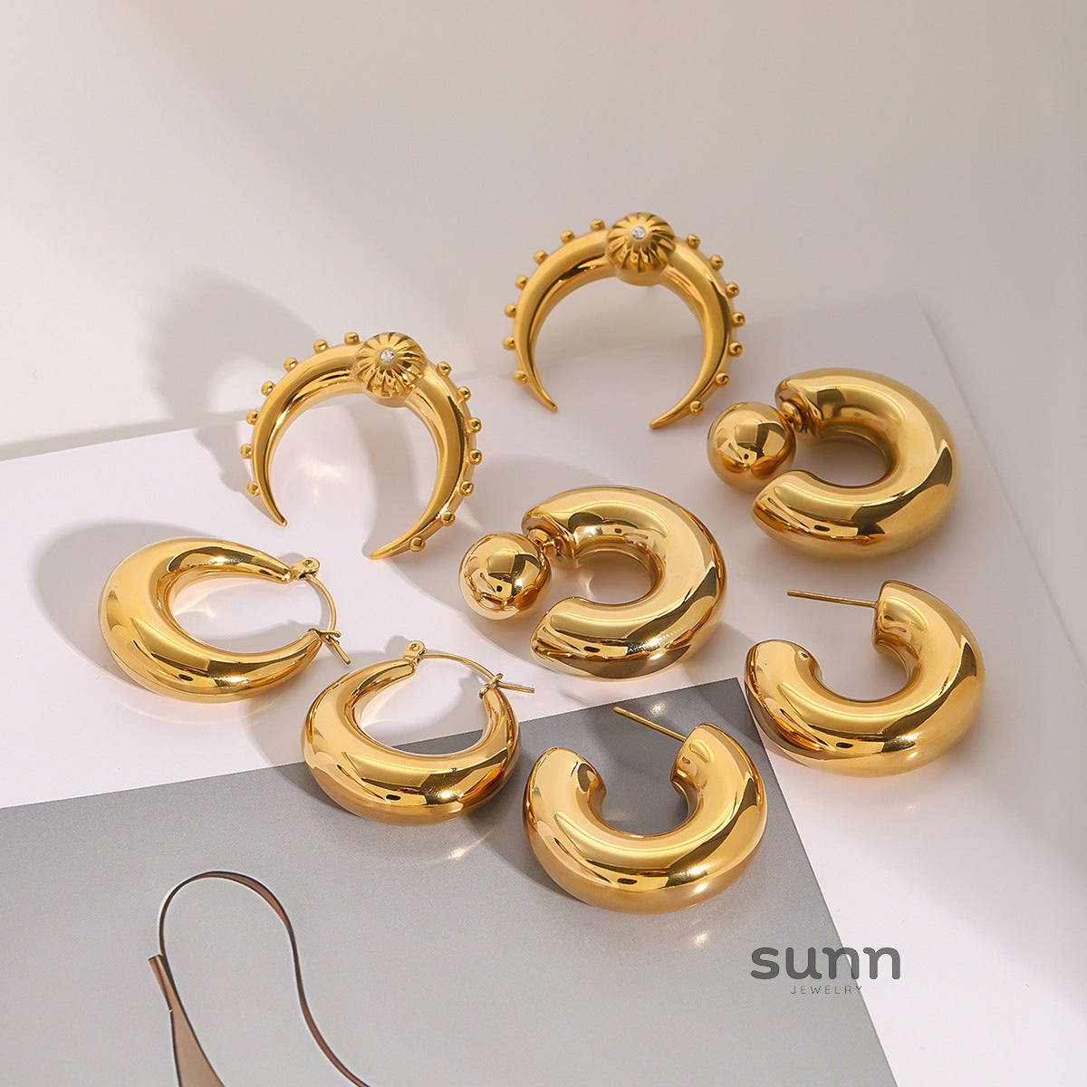 Sapphire Luxe C-Shaped Earrings [1VK7HKIE]