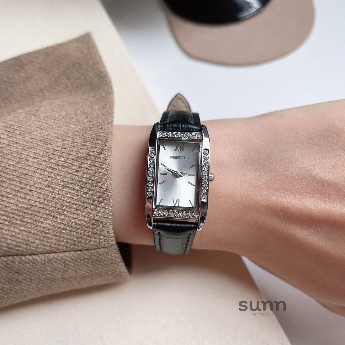 Sarai Elegant Leather Strap Watch [N0R86HHV]