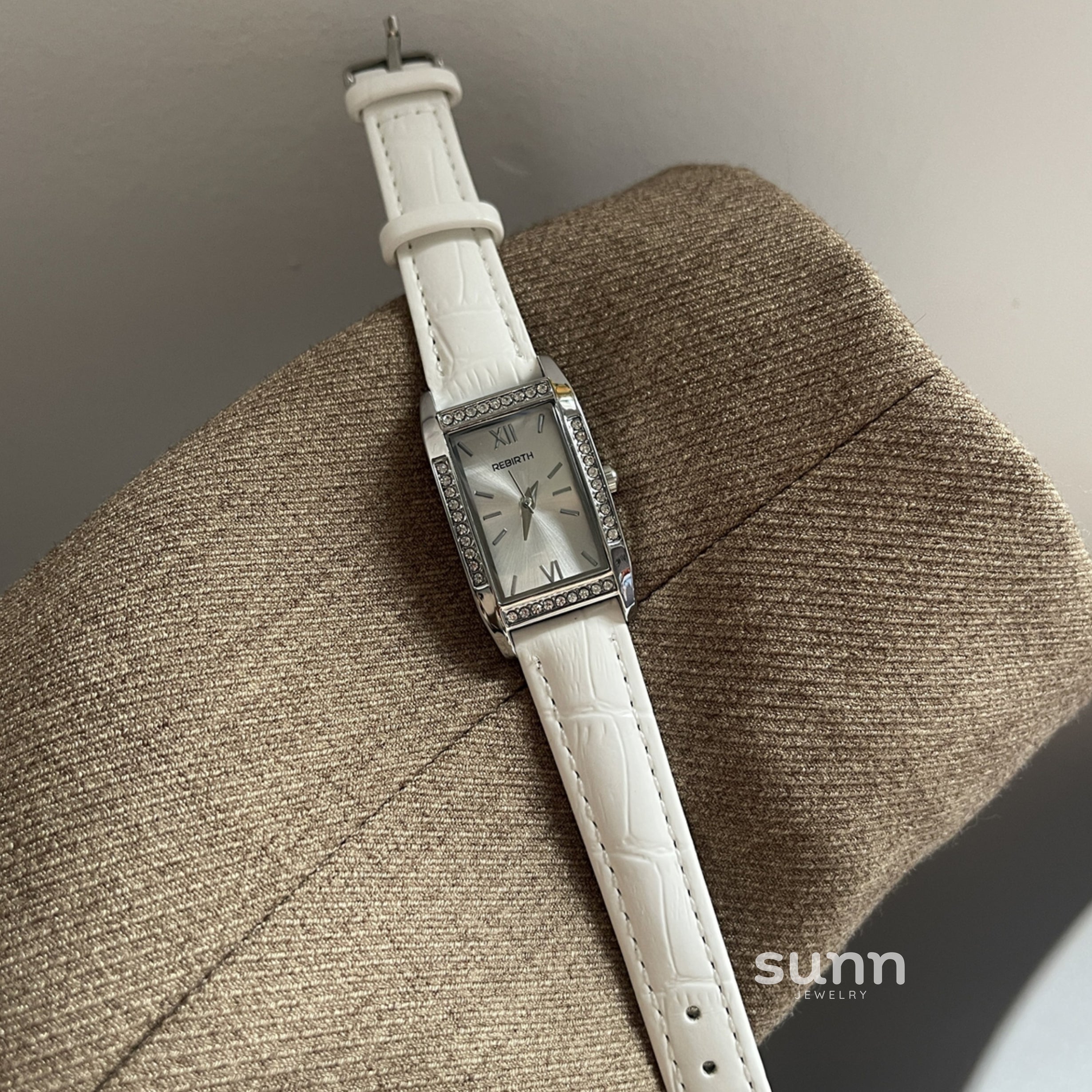 Sarai Elegant Leather Strap Watch [8HTIZSTY]