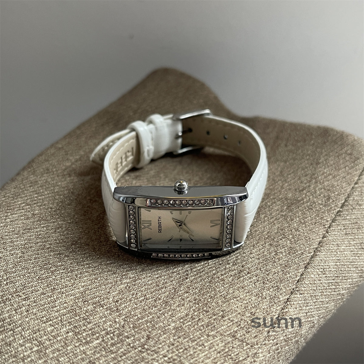Sarai Elegant Leather Strap Watch [KFFIK8OP]