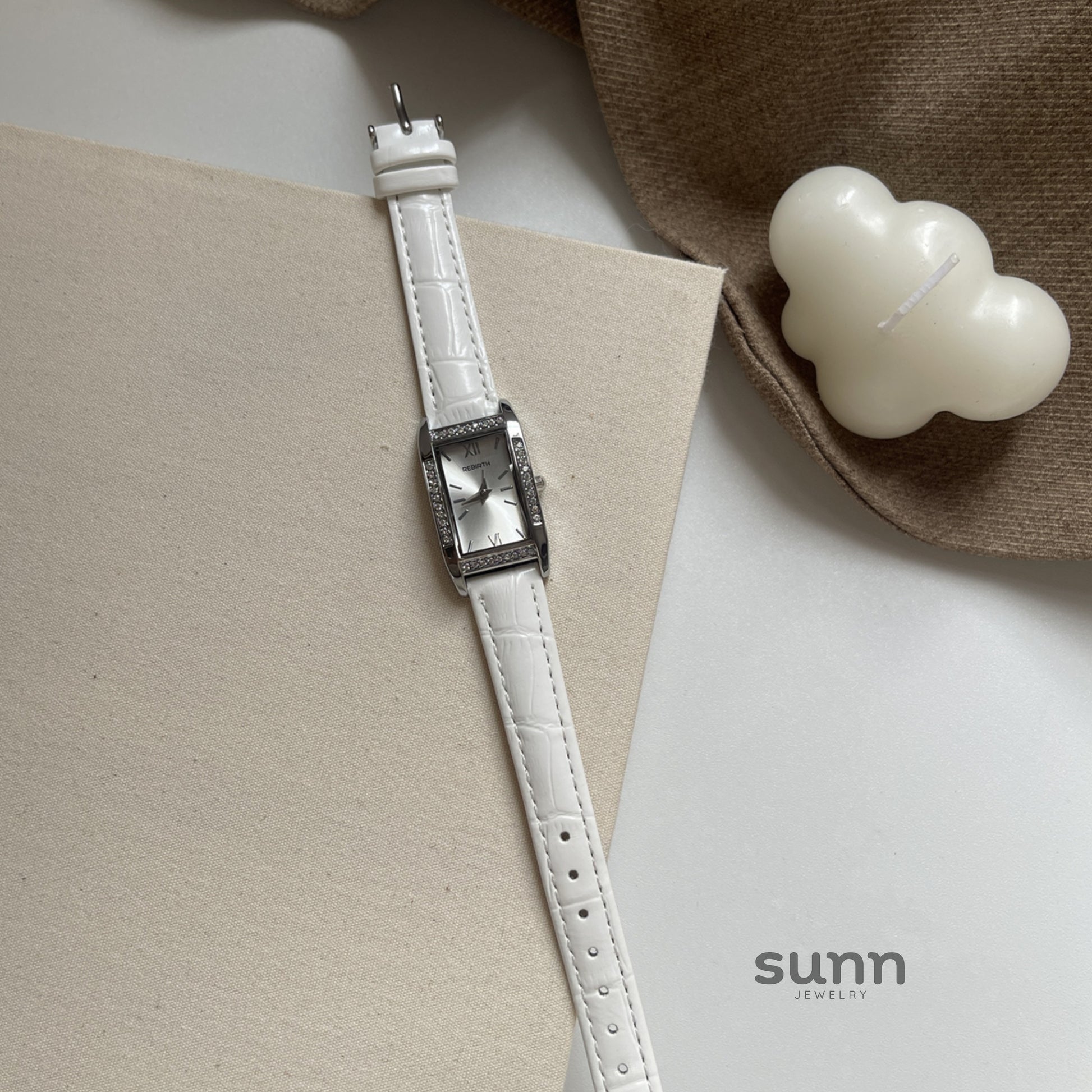 Sarai Elegant Leather Strap Watch [KZ06ZSYR]
