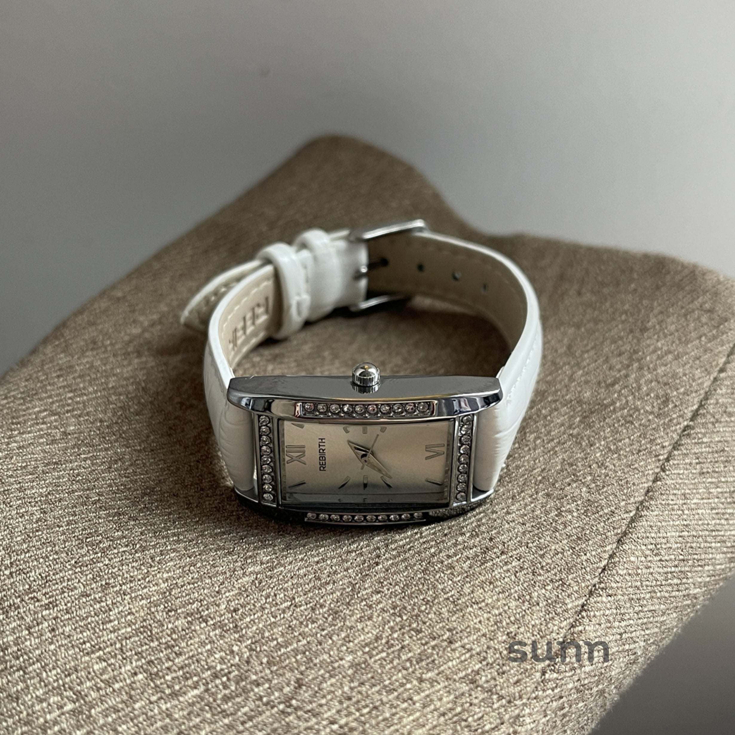 Sarai Elegant Leather Strap Watch [7HIXLFOA]