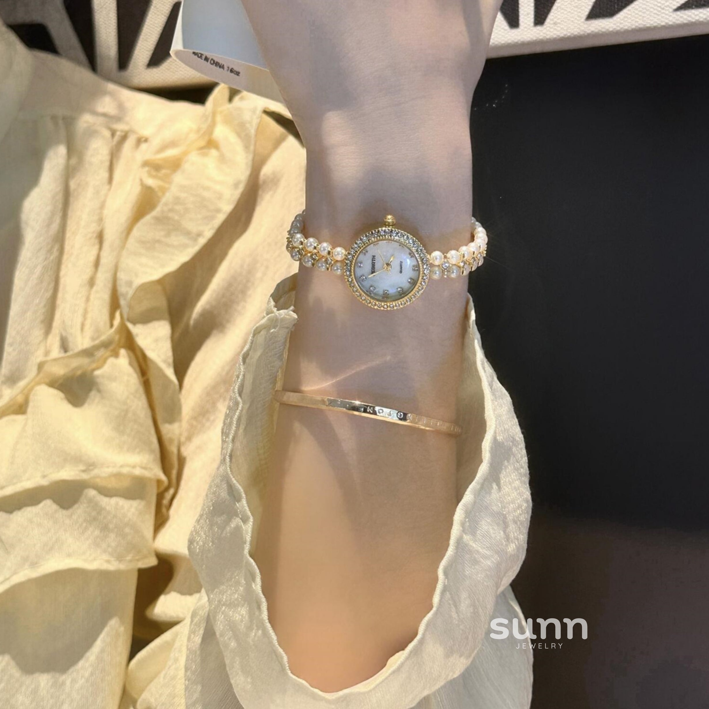 Saraya Delicate Pearl Watch