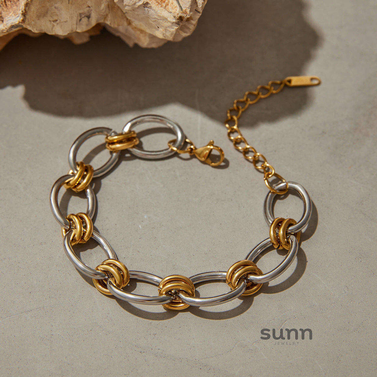 Sarayh Oval Cuff Bracelet [3PFYEH8R]