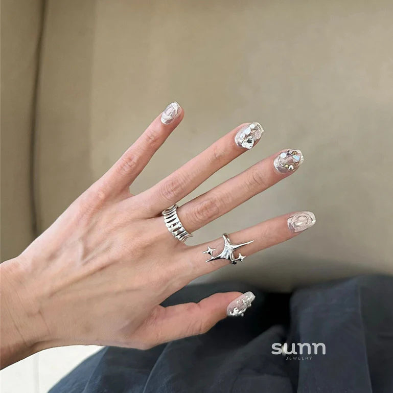 Saria Minimalist Star Ring