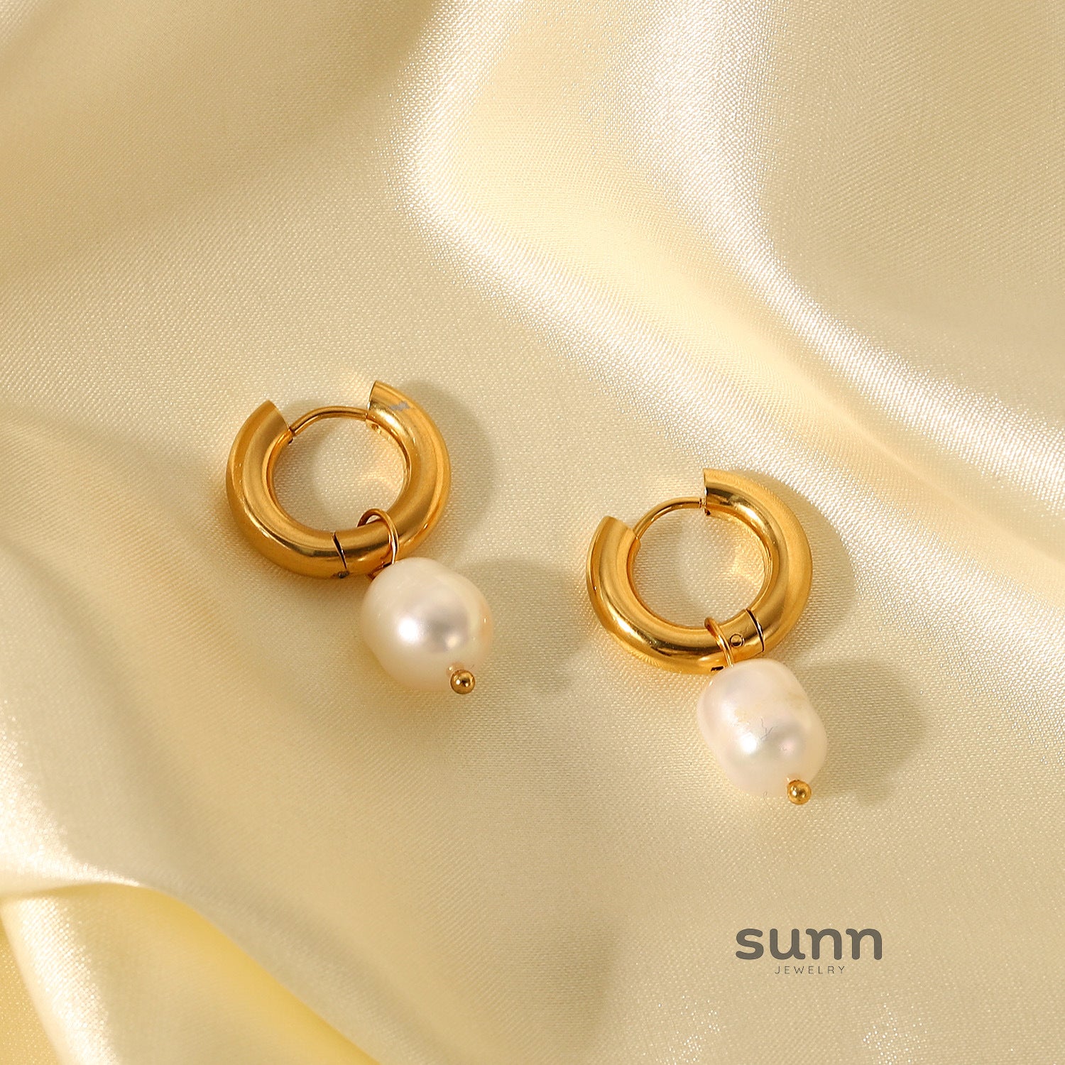 Sariya Geometric Pearl Hoop Earrings [Z08AP8UE]