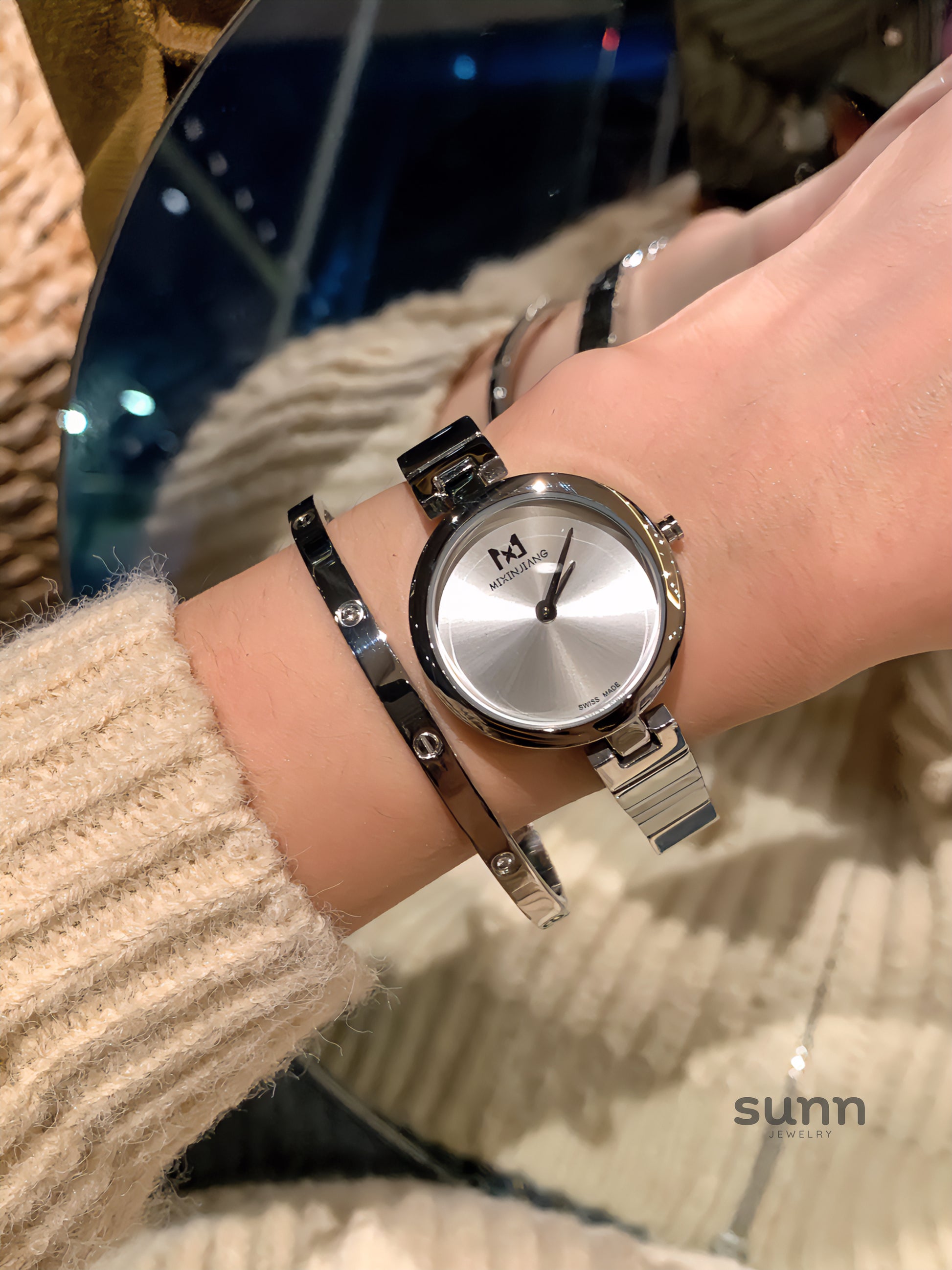 Sariyah Round Dial Watch [UOOG7IPD]