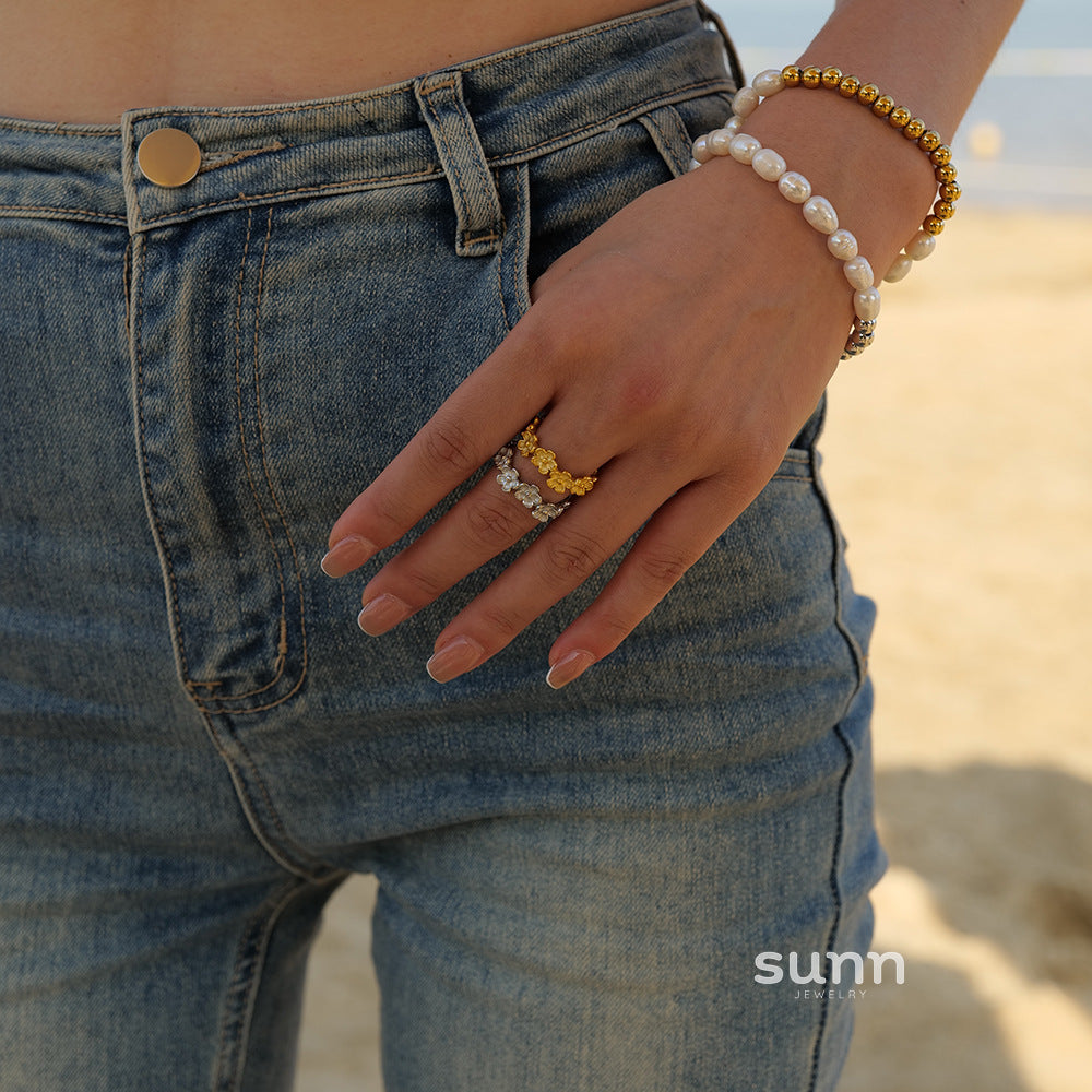 Saron Dainty Flower Ring [46SZ6YTO]